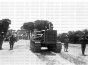 6_Caterpillar al lavoro nei pressi di un ponte di ferro Etiopia 05-1936_2.jpg