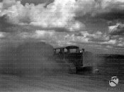 8_Caterpillar in marcia Ogaden 05-1936.jpg