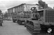 10_Trattore militare con rimorchi cingolati  Addis Abeba 08-1936.jpg
