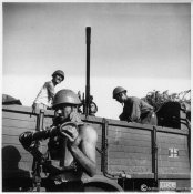 9_Militari su un camion con artiglieria contraerea in Russia nell'estate 1941.jpg