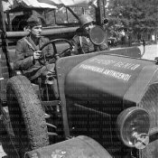 Un mezzo della 5 Compagnia Antincendio dell'8 Reggimento del Genio 26-07-1940.jpg