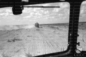 Autocarri dell'Esercito Italiano avanzano nel deserto Egitto 11-1940.JPG