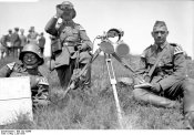 Bundesarchiv_Bild_102-10046,_Reichswehr-Manöver.jpg