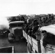 2_Autocolonna in marcia 1942.jpg