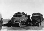 4_Autocarri per trasporto di truppe in Libia nell'inverno 1940.jpg