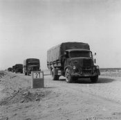 5_Autocolonna militare in marcia nell'autunno 1941.jpg