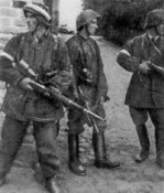 200px-AK-soldiers_Parasol_Regiment_Warsaw_Uprising_1944.jpg
