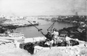 Зенитный расчет на Историческом бульваре Севастополя.jpeg