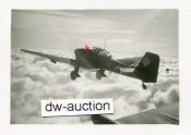 Stuka Ju 87 mit Staffelabzeichen auf Flug nach England 6.jpg