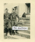 Ju 87 Besatzung Maschine B , EK Verleihung nach England.jpg