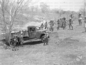 4_Militari della colonna Starace si adoperano per liberare un autocarro bloccato Etiopia 04-1936.jpg