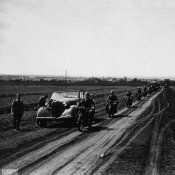 1_Autocolonna militare Ucraina durante la visita di Benito Mussolini e Adolf Hitler.jpg