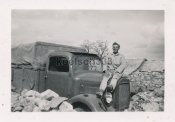 Uspenskaja Soldat auf der Haube vom Mercedes Benz LKW Ukraine.jpg