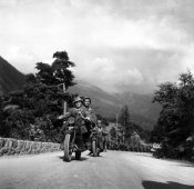 6_Divisione motorizzata nella zona del Piccolo San Bernardo nel giugno 1940.jpg