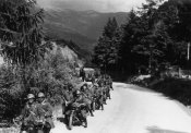 8_Divisione motorizzata nella zona del Piccolo San Bernardo nel giugno 1940.jpg