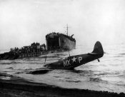 Spitfire_Mk_Vc_trop_MX-P_JK707_307th_FS_shot_down_by_US_Navy_fire_off_Salerno_Italy_1943.jpg