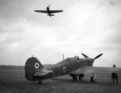 Hurricane_Mk_I_VY-H_of_No_85_Squadron_RAF_stands_at_readiness_at_Lille-Seclin_1940.jpg