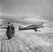Hurricane_Mk_IIB_Z5253_GA-25_of_No_134_Squadron_RAF_taxies_out_past_Russian_sentries_at_Vaenga.jpg