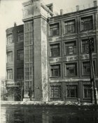 Дом на пересечении Челюскинцев и Театрального проспекта. 1943 год.jpg