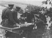 Август 1943 г Обсуждение в штабе Южного фронта следующей операции В центре сидит  командующий фр.jpg