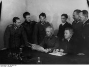 Bundesarchiv_Bild_183-P0926-309,_Sowjetunion,_Sitzung_des_NKFD.jpg