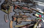 1424636506_weapons_somali_pirates_18.jpg