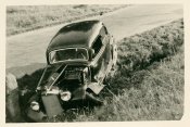 MERCEDES LIMOUSINE OLDTIMER UNFALL IM STRASSENGRABEN.jpg