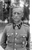 athene-5dfh86w1pfc1dtfok4uh_layout Sturmbannf?hrer der Waffen-SS Max Hansen.jpg