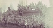 Групповая фотография чехо-словацких легионеров на паровозе.jpg