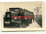 Foto_Wehrmacht_Gruppenfoto_am_LKW_Mercedes_N.jpg