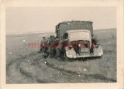 Foto_Wehrmacht_Lkw_schieben_in_der_Kalm_ckenst.jpg