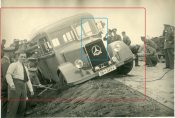 Foto_WWII_Oldy_Bus_Benz_im_Strassengraben.jpg