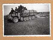 Foto_II_Weltkrieg_Wehrmachts_Soldaten_mit_Halbke.jpg