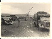 Orig_Foto_LKW_und_K_belwagen_Wehrmacht_Marsch_na.jpg