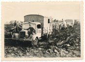 Ostfront_Schlamm_Rollbahn_Mercedes_Benz_LKW_Wehr.jpg