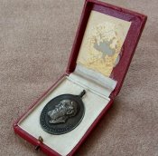 памятная медаль к 100-ю Альфреда Круппа в футляре.1812-1912г