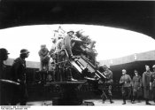 Bundesarchiv_Bild_101I-656-6103-07,_Reichsgebiet,_Flakturm_mit_12,8cm_Flak.jpg