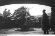 Bundesarchiv_Bild_101I-656-6103-09,_Reichsgebiet.-_Flak-Turm_mit_schwerer_Flak.jpg
