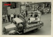 ca. 50er J. LKW LASTWAGEN, FESTUMZUG.JPG