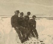 Неуставные зимние кепки.jpg