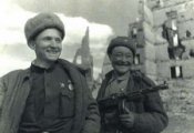 300px-Battle_of_Stalingrad_two_soldiers.jpg