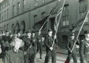 Hirdoppmarsjen i Bergen. Vidkun Schreiner, far av Kjell, redaktør. Steffensen..jpg