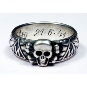 heinrich-himmler-totenkopf-ring-der-ss.jpg