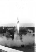 Bundesarchiv_RH8II_Bild-B0791-42_BSM%2C_Peenem%C3%BCnde%2C_Raketenstart.jpg