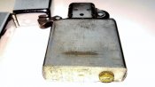 Зажигалка Zippo.
