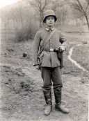 A fresh-faced machine-gunner from an unidentified Garde regiment  C96 Mauser.jpg