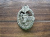 Знак Танковая Атака в Бронзе , цинк. производитель Г.Аурих