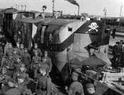 Panzerzug_with_Totenkopf.jpg
