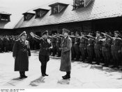 Bundesarchiv_Bild_146-1985-108-09A,_Ordensburg_Vogelsang,_Besuch_Adolf_Hitler.jpg