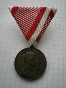 За хоробрість. Карл.
